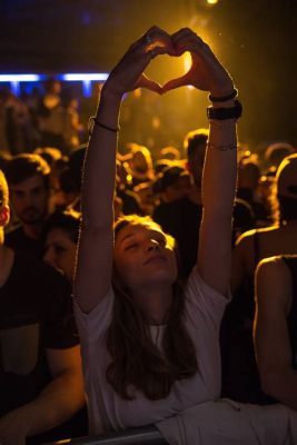  퀸피아의 '사랑은 왜 이럴까?' 콘서트, 팬들의 열정과 감동에 휩싸인 밤!